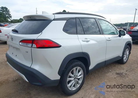 2022 Toyota Corolla Cross Le z USA, uszkodzony, nr VIN 7MUCAAAG8NV013343